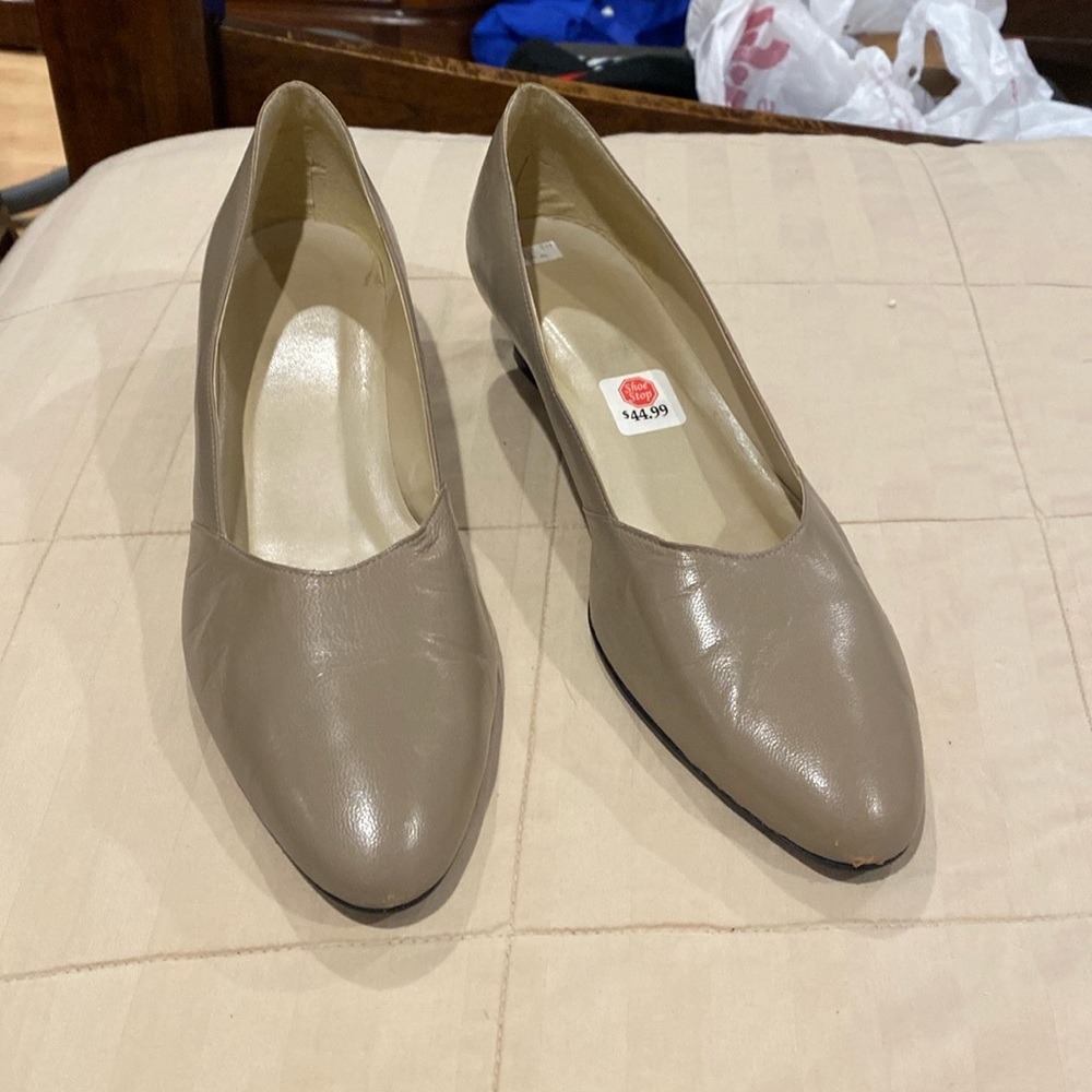 Women’s dress pumps size 12 Heels height is 1 1/2”